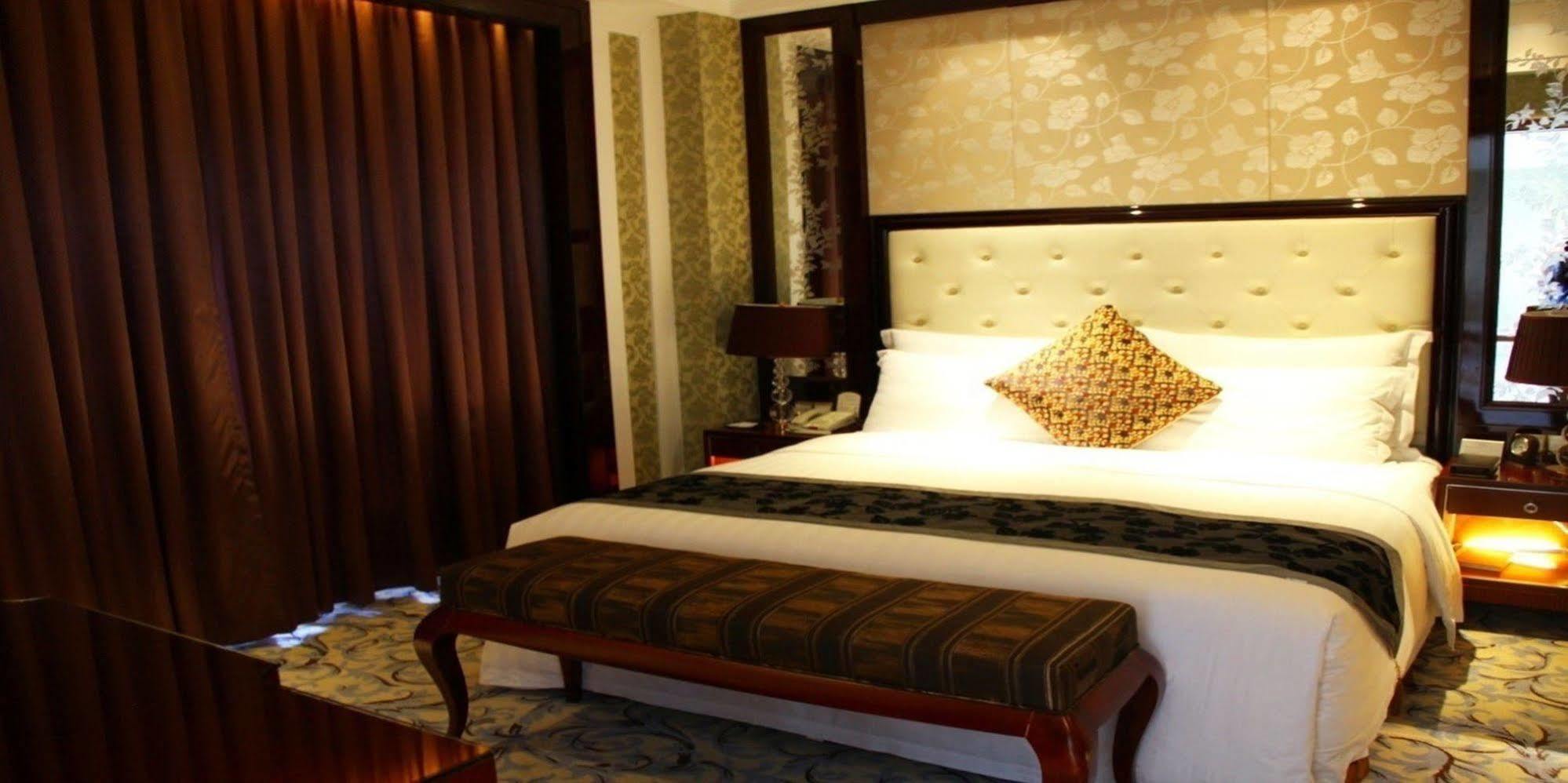 Wyndham Grand Plaza Royale Palace Chengdu Extérieur photo